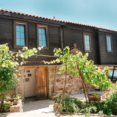 Гостевой дом The Greek House Ахтополь