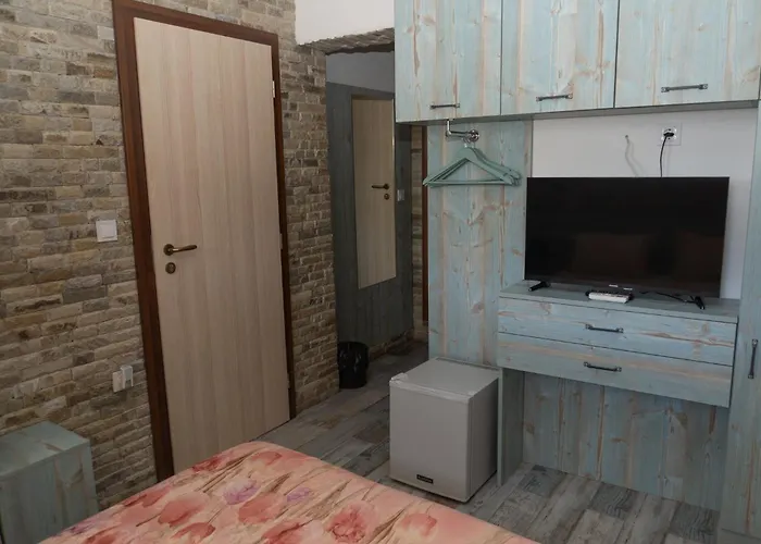 בית הארחה The Greek House אקהטופול