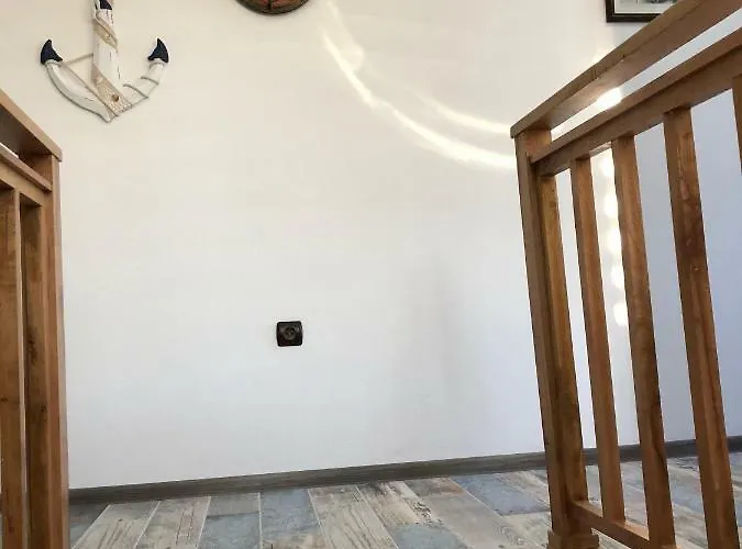 The Greek House בית הארחה